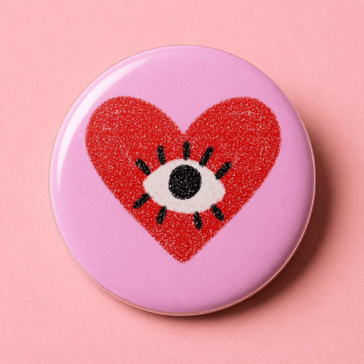 Botton 58mm Coração Vermelho com Olho